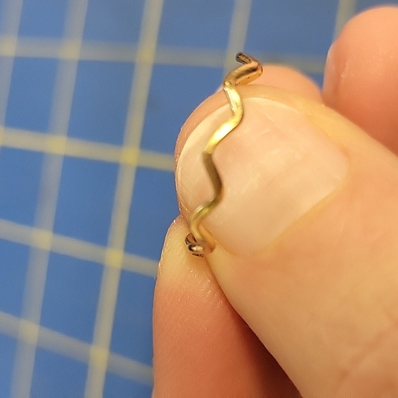 Wave Gold Tone Ring Size 7 - Picture 1 of 4